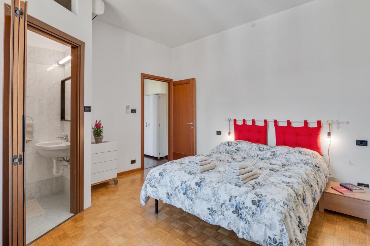 Oltretorrente Ampio Con Balconi Apartment *